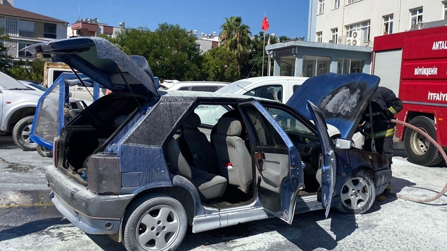 Serik'te otoparktaki otomobilde çıkan yangın söndürüldü