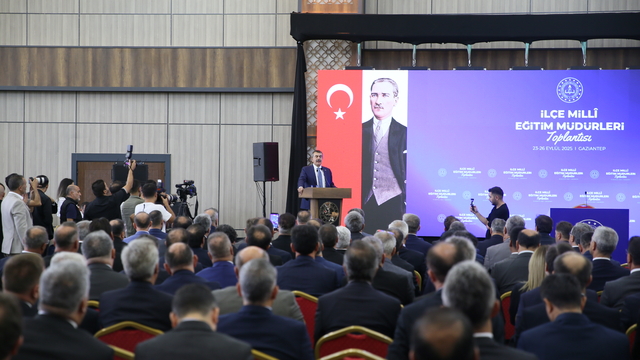 Bakan Tekin, Gaziantep'te İlçe Milli Eğitim Müdürleri Toplantısı'nda konuştu: