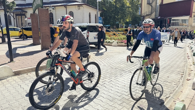 Artvin'de "Yürüyerek Şehrini Yeniden Keşfetme Zamanı" etkinliği düzenlendi