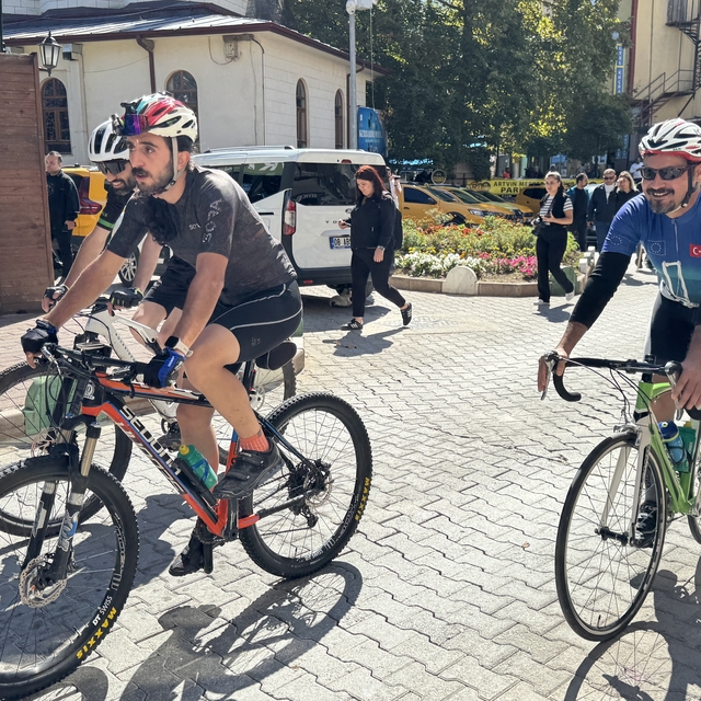 Artvin'de "Yürüyerek Şehrini Yeniden Keşfetme Zamanı" etkinliği düzenlendi