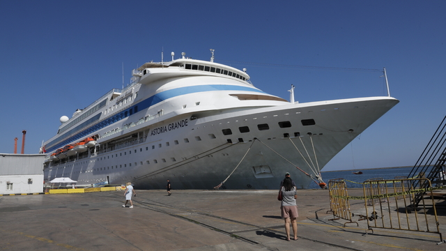 "Astoria Grande" kruvaziyeri Samsun Limanı'na demirledi