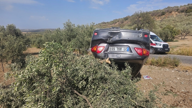 Hatay'da takla atan otomobildeki 3 kişi yaralandı