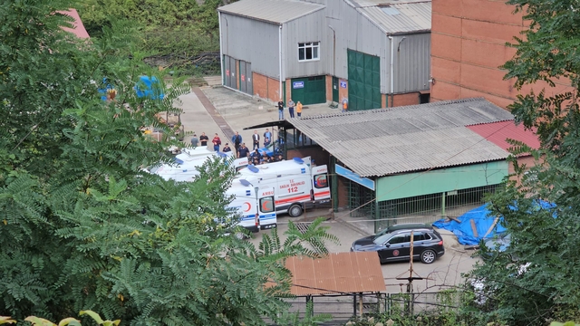 Zonguldak'ta maden ocağında göçük; 1 ölü, 1 yaralı (2)