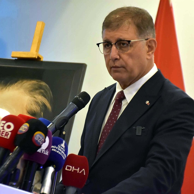 Başkan Tugay: Gökan Zeybek yanlış bilgilendirilmiş