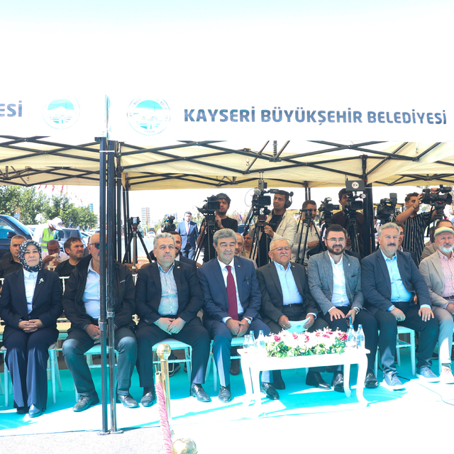 Kayseri Büyükşehir Belediyesinin araç filosuna 520 milyon TL değerinde 38 a...