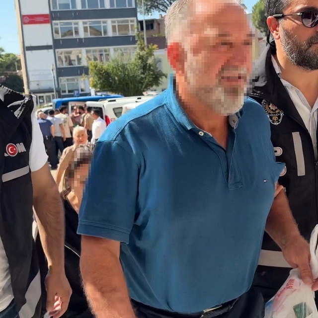 'Bıçak parası' aldığı öne sürülen profesör, görevden uzaklaştırıldı