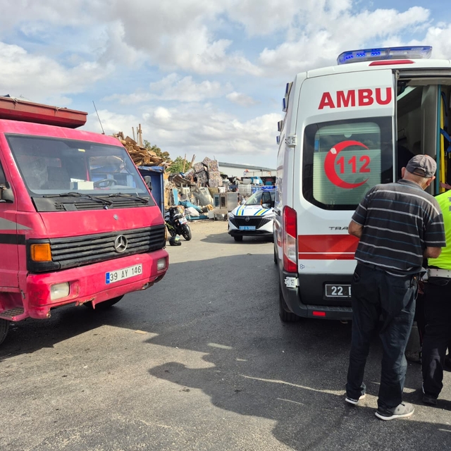 Edirne'de kamyonet ile çarpışan motosikletin sürücüsü yaralandı