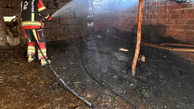 Balıkesir'de ahırda çıkan yangın söndürüldü