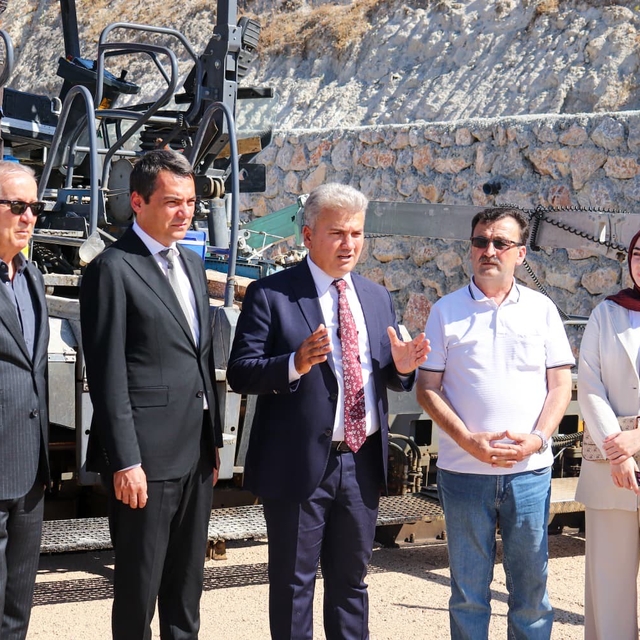 Milletvekili Canbey, İvrindi-Korucu-Bergama kara yolundaki çalışmaları ince...