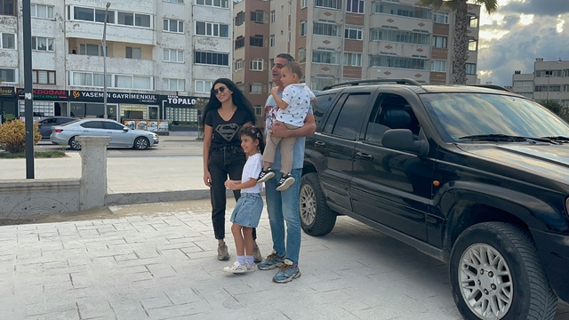 Sahilde çocuk ayakkabıları bulundu, ekipler denizde arama başlattı (2)