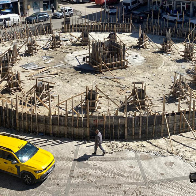 Sarıkamış 15 Temmuz Demokrasi Şehitleri Meydanı yenileniyor