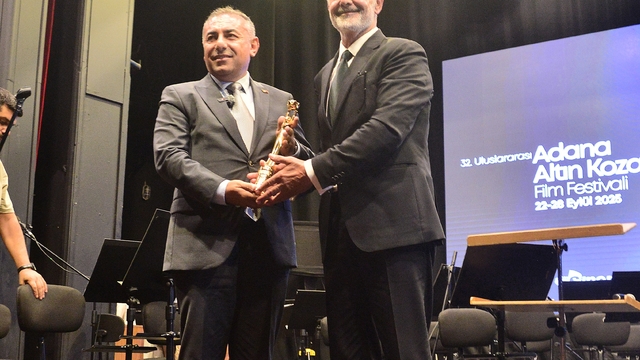 Altın Koza'da 'Onur Ödülü' Mehmet Aslantuğ ve Meral Orhonsay'a