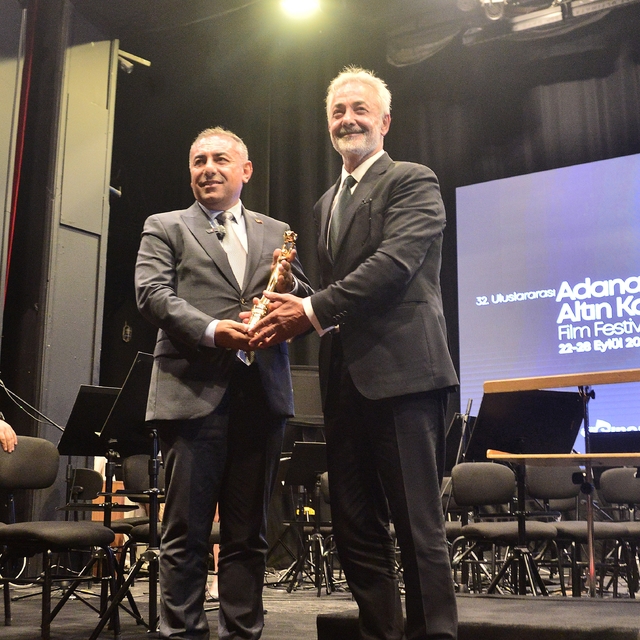 Altın Koza'da 'Onur Ödülü' Mehmet Aslantuğ ve Meral Orhonsay'a