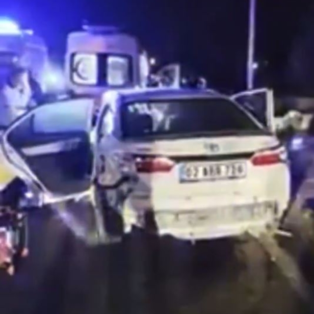 Gaziantep'te 2 otomobil çarpıştı; 1 ölü, 3 yaralı