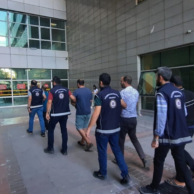 Mersin'de 14 düzensiz göçmen yakalandı