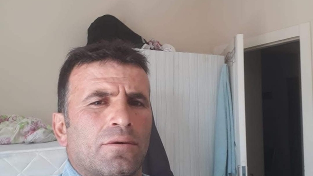 Eşini porselen bardakla başına vurarak öldürdü