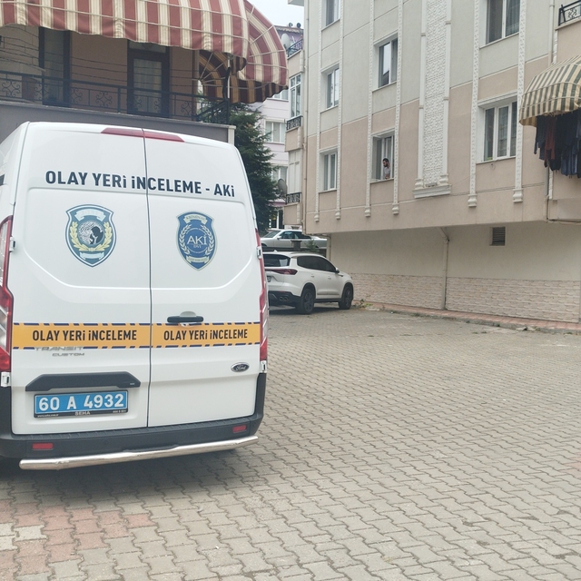 Tokat'ta cam silerken cipin üstüne düşen kadın yaralandı
