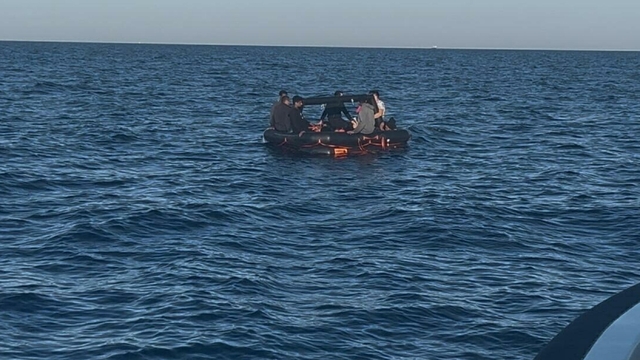 Ayvacık açıklarında 3'ü çocuk, 23 kaçak göçmen kurtarıldı