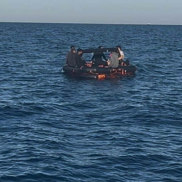 Ayvacık açıklarında 3'ü çocuk, 23 kaçak göçmen kurtarıldı