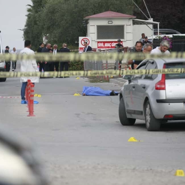 Yalova Adliyesi önünde silahlı kavga: 1 ölü, 1 yaralı (2)