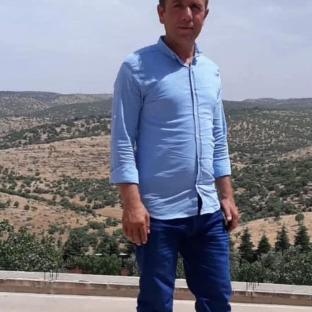 Taş yığını ile TIR'ın arasında sıkışarak ölen işçi, toprağa verildi