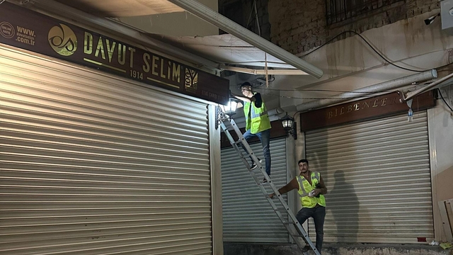 Mardin'de tarihi sokaklarda aydınlatma çalışmaları sürüyor