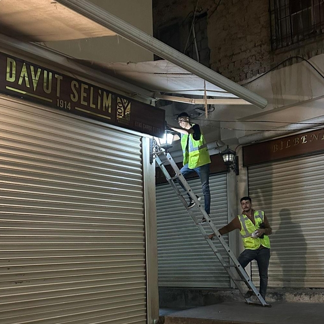 Mardin'de tarihi sokaklarda aydınlatma çalışmaları sürüyor