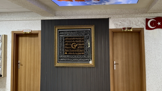 "Ahi Sancağı" 7 ay süren hassas çalışmayla cama işlendi