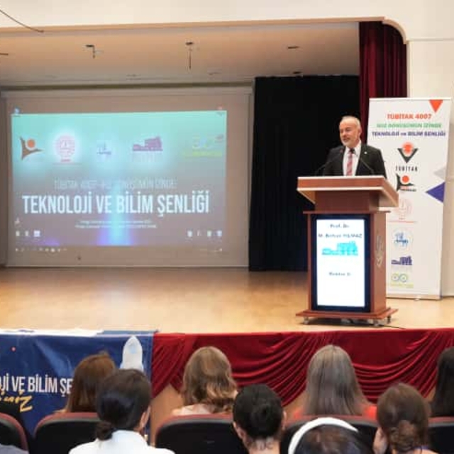 İzmir'de "İkiz Dönüşümün İzinde: Teknoloji ve Bilim Şenliği" başladı