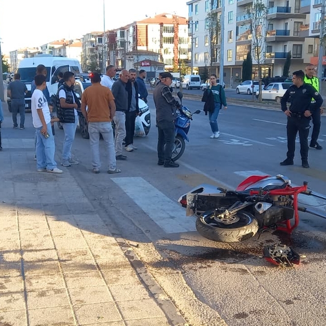 Doktorun kazayı görüp müdahale ettiği yaralı hemşire, kurtarılamadı