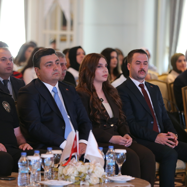 Van'da "Akıllı Şehirler ve Tesis Yönetiminde Gelecek Vizyonu" programı yapı...