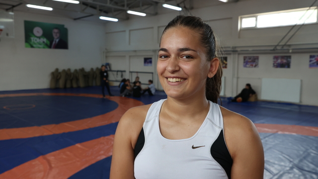 Kosovalı kadın güreşçiler Edirne'de kamp yapıyor