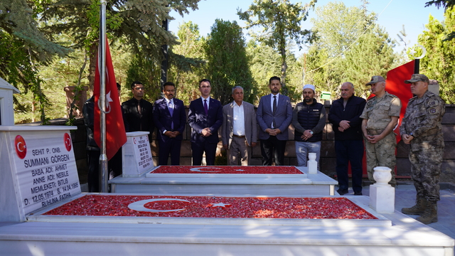 Ahlat Şehitliği'nin çevre düzenlemesi tamamlandı