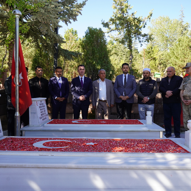 Ahlat Şehitliği'nin çevre düzenlemesi tamamlandı