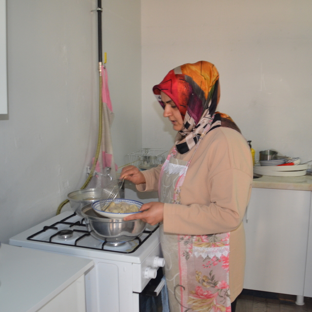 Muş'ta aşçılık kursunda eğitim alan kadın, iş yeri açtı