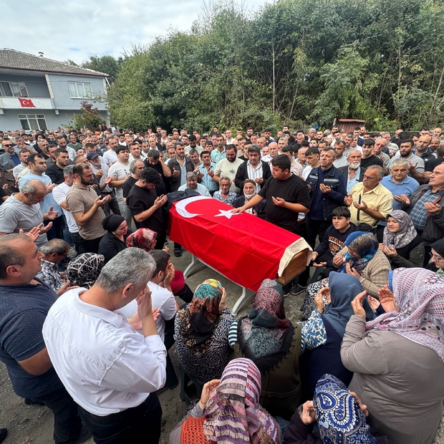 Zonguldak'ta maden ocağındaki göçükte ölen işçi, Bartın'da son yolculuğuna...