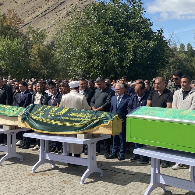 Sivas'ta kazada ölen 4 kişi toprağa verildi