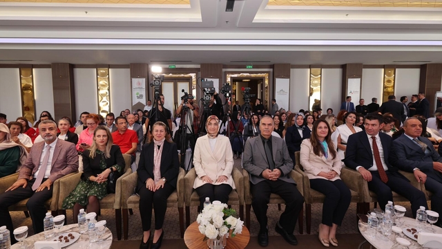 Afyonkarahisar'da Uluslararası Girişimci Kadınlar ve Gençler Zirvesi başladı