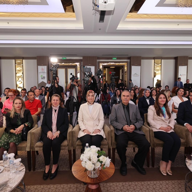 Afyonkarahisar'da Uluslararası Girişimci Kadınlar ve Gençler Zirvesi başlad...