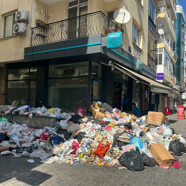 Eylem sona erdi ancak ilçedeki çöpler toplanmadı
