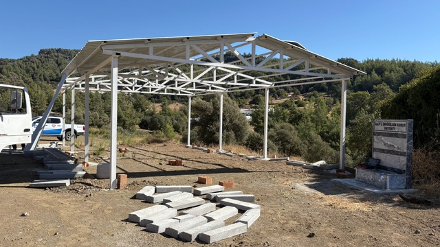 Kumluca'da mezarlıklara namaz kılma alanı ve çevre düzenlemesi yapıldı