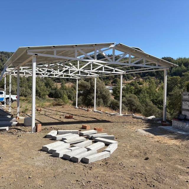 Kumluca'da mezarlıklara namaz kılma alanı ve çevre düzenlemesi yapıldı