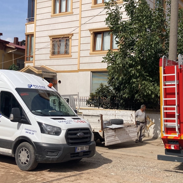 İş makinesiyle yapılan çalışma sırasında doğal gaz borusu patladı