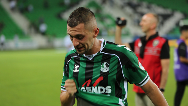 Sakaryaspor'da Caner Erkin ve Burak Altıparmak kadro dışı bırakıldı