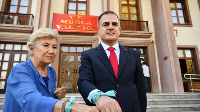 Muğla Valisi Akbıyık'tan Küresel Sumud Filosu'na turkuaz kurdeleli destek