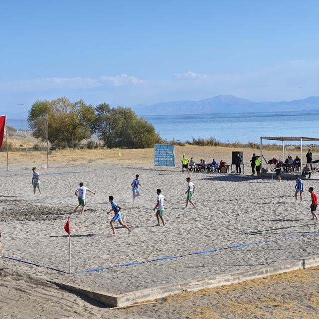 Adilcevaz'da Plaj Futbolu Ligi etap müsabakaları başladı