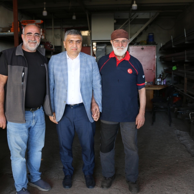 Merzifon Kaymakamı Karaaslan, şehit ailesi ve gazi ile esnafı ziyaret etti