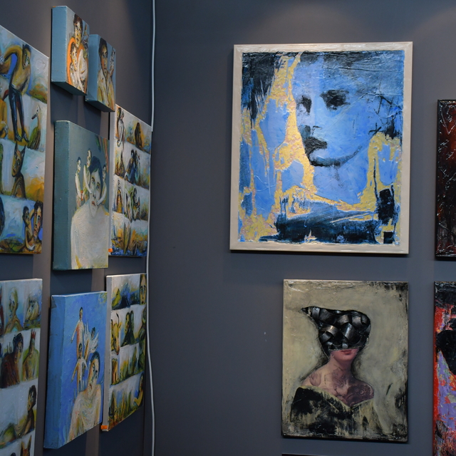 Adana'da düzenlenen Çağdaş Sanat Fuarı sürüyor