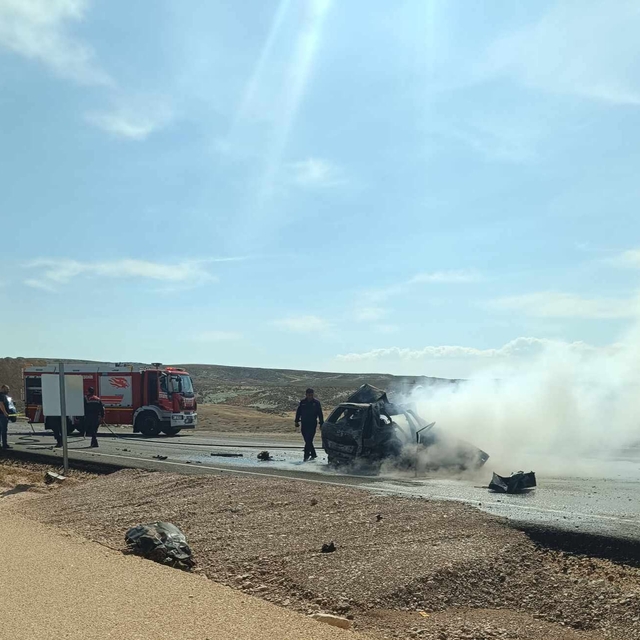 Ankara'da tırla çarpışıp alev alan otomobilin sürücüsü öldü