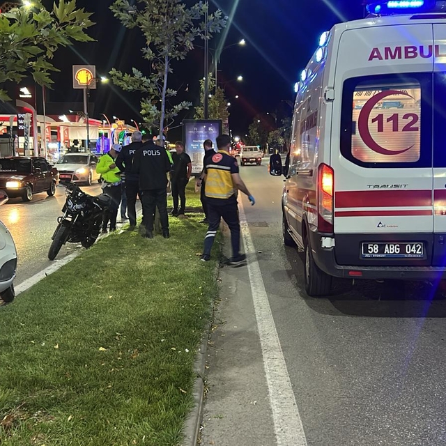 Sivas'ta iki motosikletin çarpıştığı kazada 2 kişi yaralandı